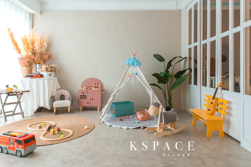 KSPACE簡約自然光無人自助攝影棚 cover
