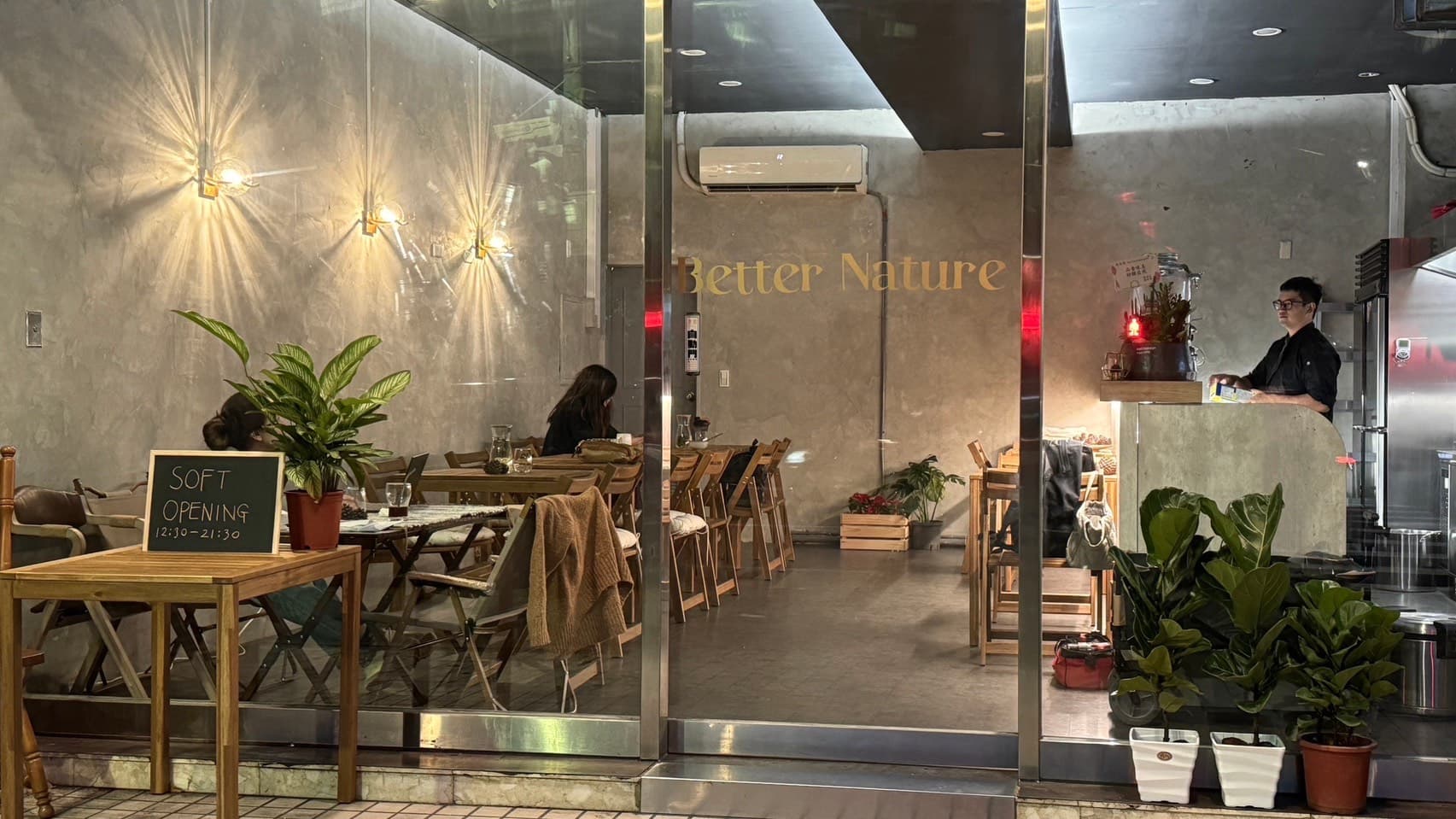 信二家廚ShinjiLiving-木柵店-可開火實景咖啡店廚房攝影 cover