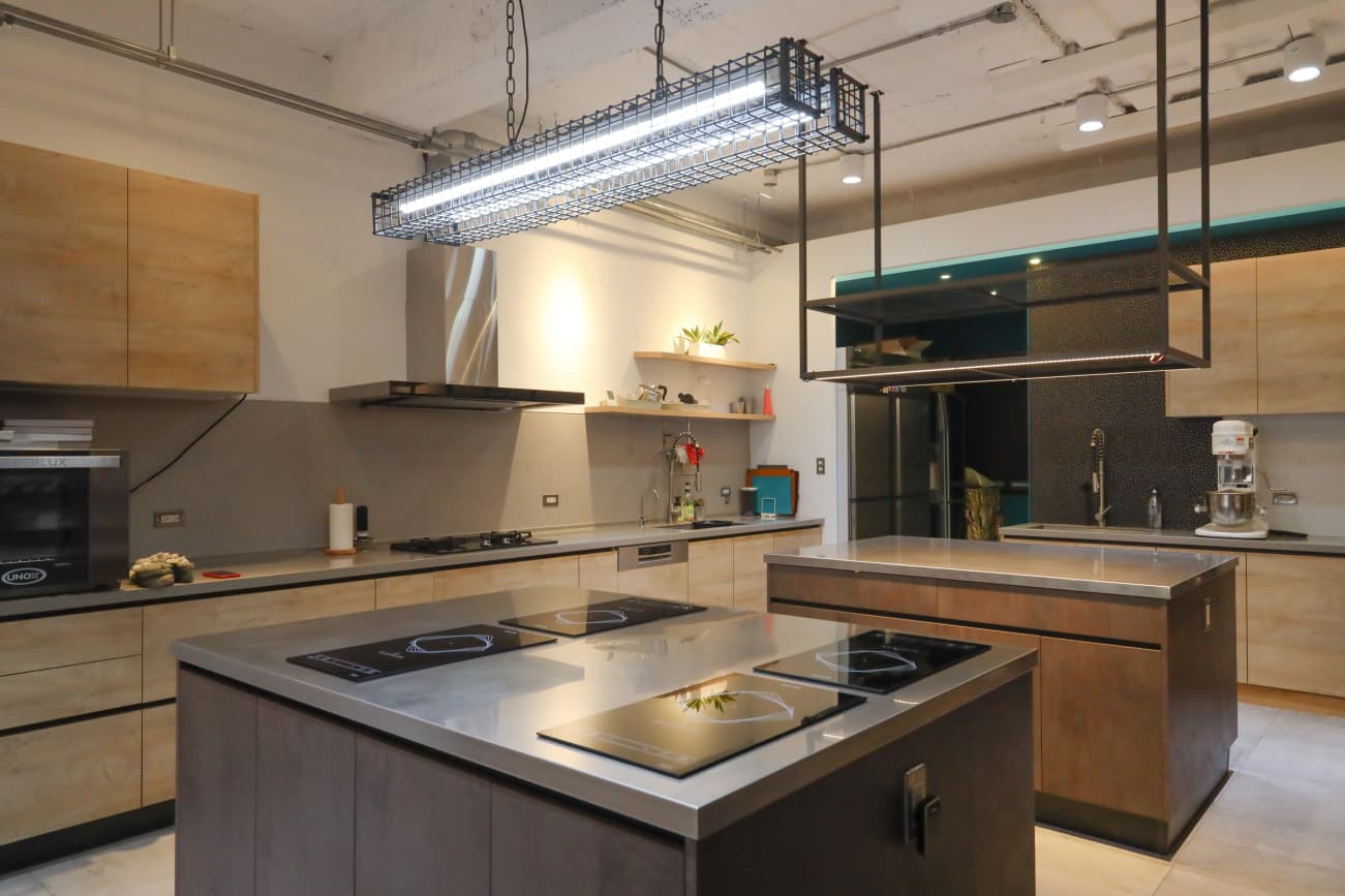 餐桌上 廚房拍攝 30坪 1000/hr 含燈具 捷運3分鐘