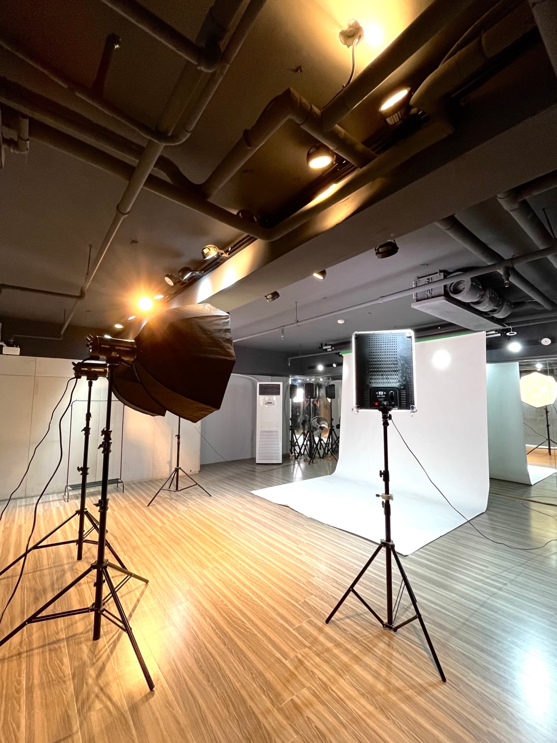 Bubble Cat – 泡泡貓攝影棚 ｜捷運南京三民站10分鐘 ｜台北平價白棚租兩小時送一小時 1