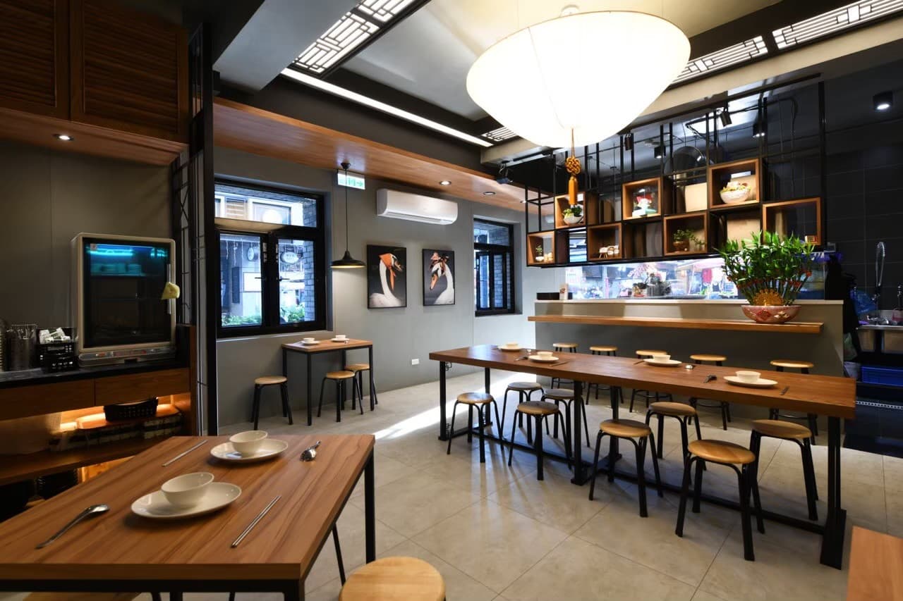 中山國小 — 東方線條與木質調室內場景｜和處餐廳場租系列 cover