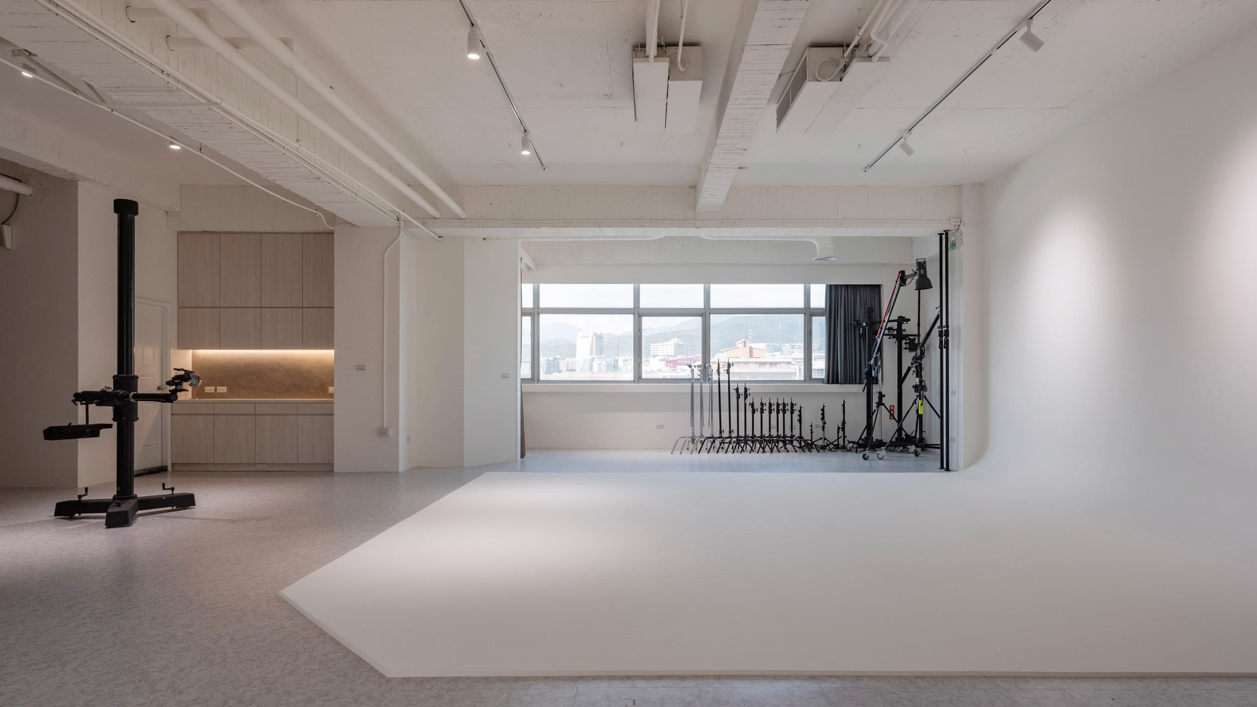 微光視覺-內湖區大型白棚，Broncolor器材出租、Phase One 機背