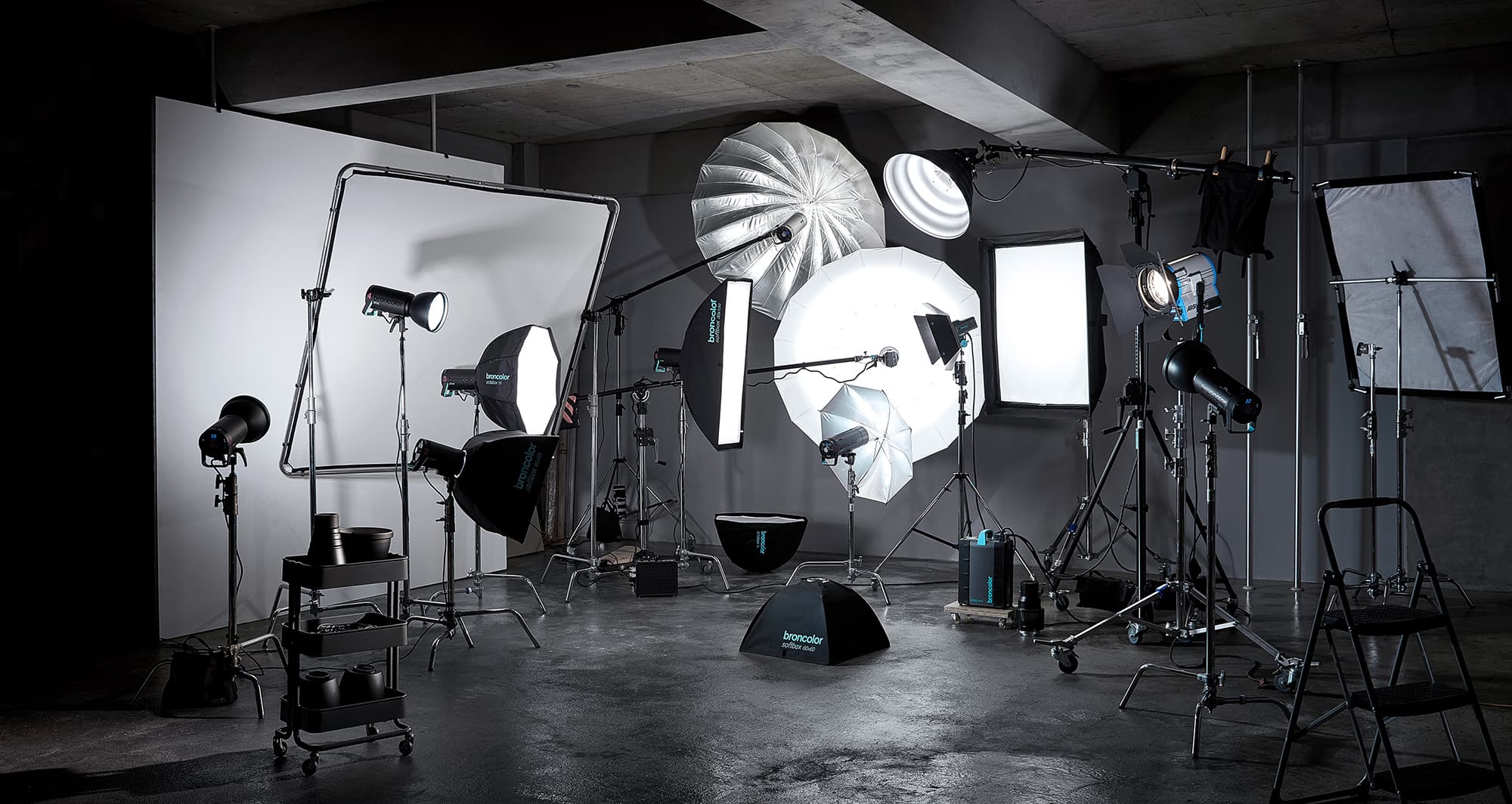 K.B.M  STUDIO | 工業風攝影棚 cover