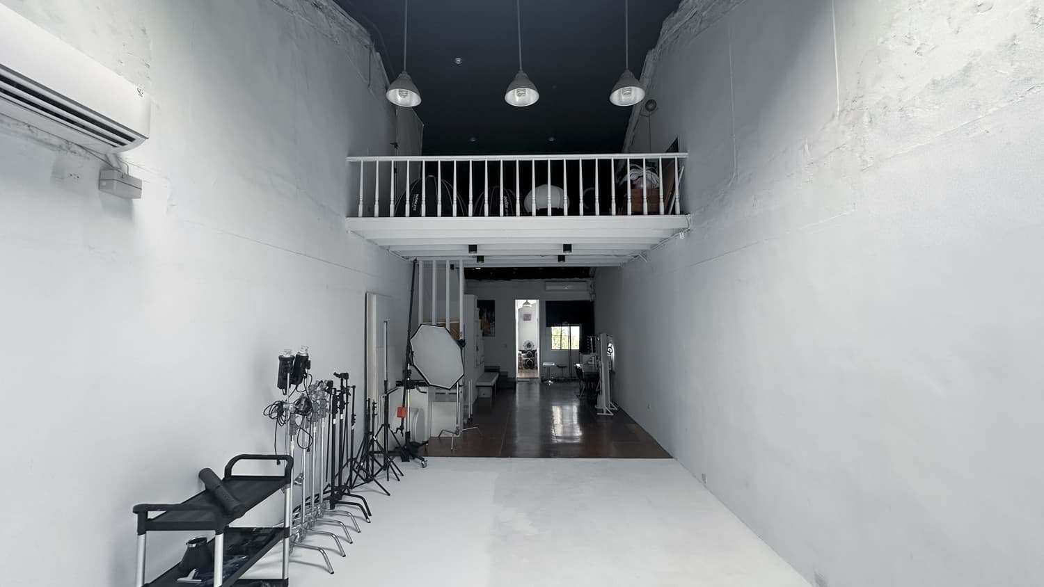 芯文攝影棚（睜一隻眼閉一隻眼） 4