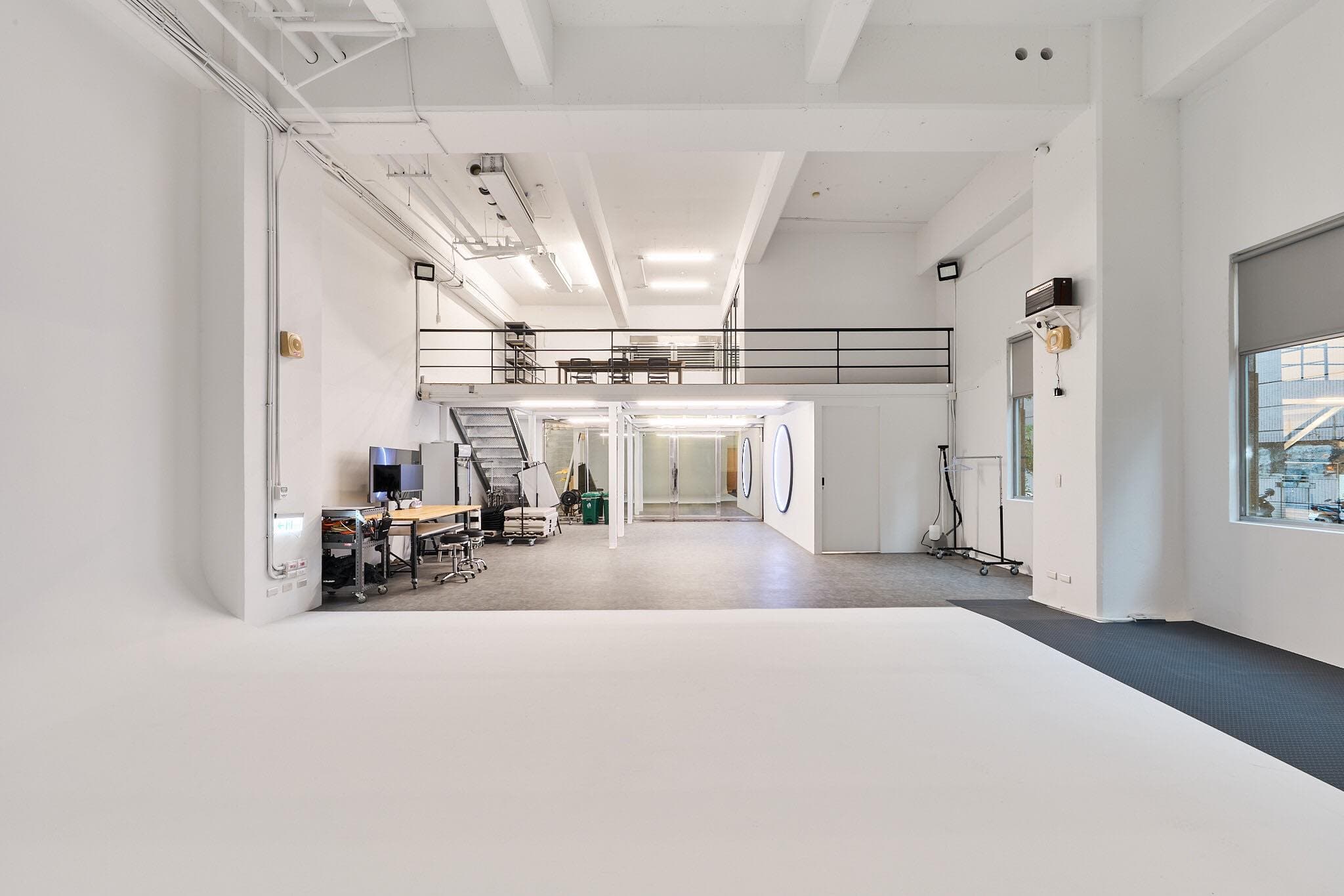 猿宮 Monkey House Studio cover