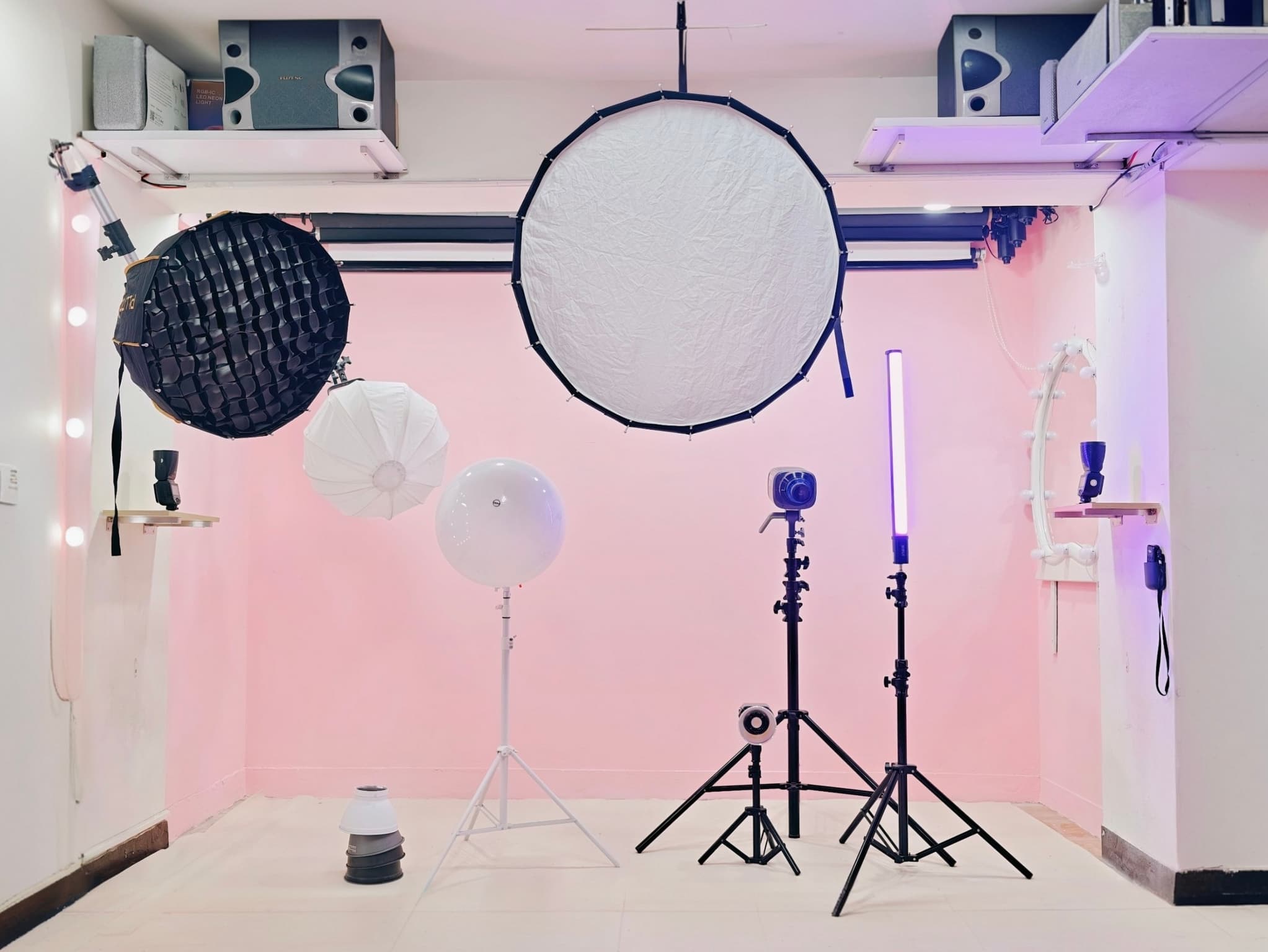 臺北市信義區維格攝錄影空間 500/hr設備全含 捷運3分鐘| 攝錄影、直播 cover