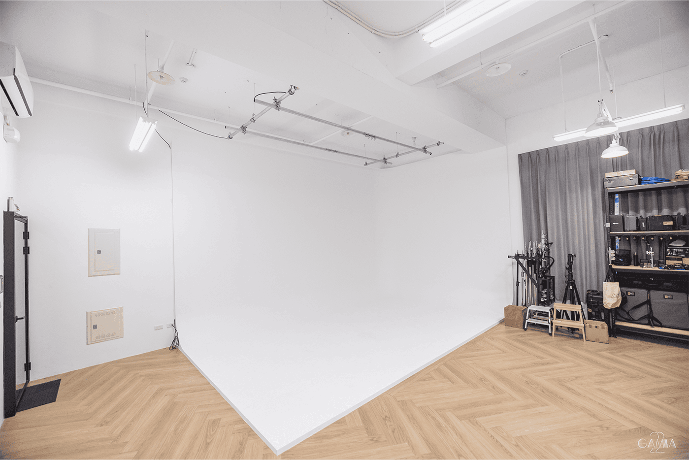 Gamma 2.2 無縫白牆攝影棚 2