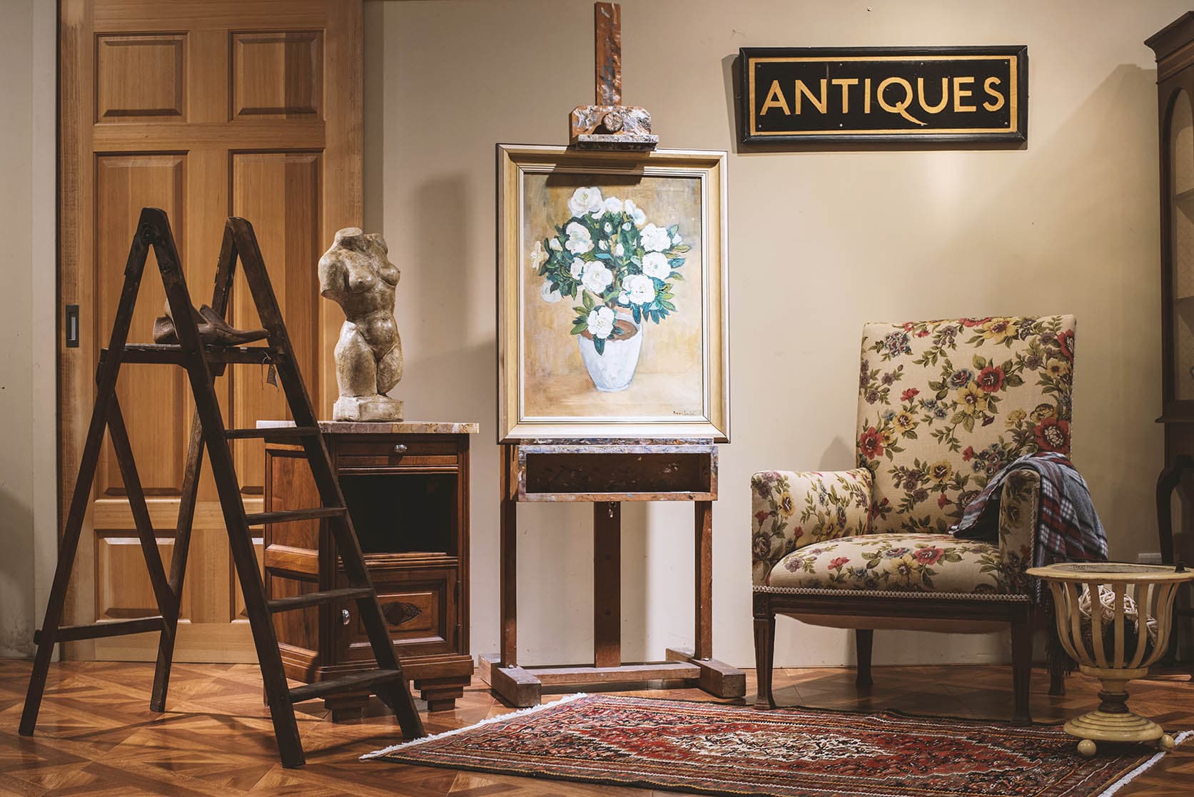 儲藏飾古董家具 cover