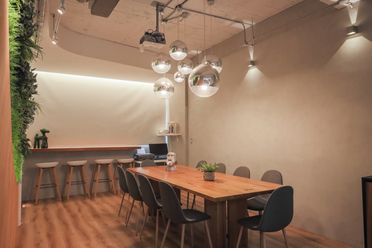 餐桌上 廚房拍攝 30坪 1000/hr 含燈具 捷運3分鐘 3