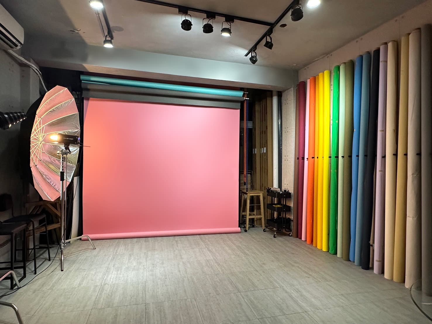 龍山攝影棚 600/hr設備全含 一小時也租 挑高3.1m 不限人數 cover