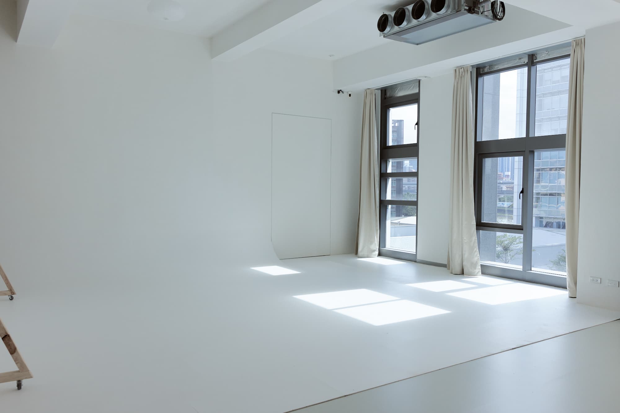 NO.82 STUDIO 82號攝影棚 cover