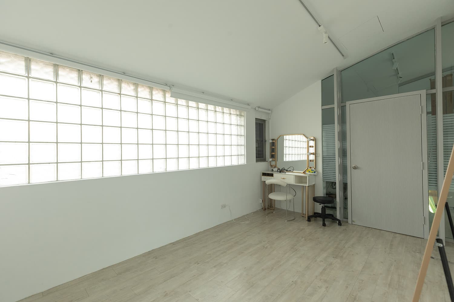 V. LOFT Studio 1