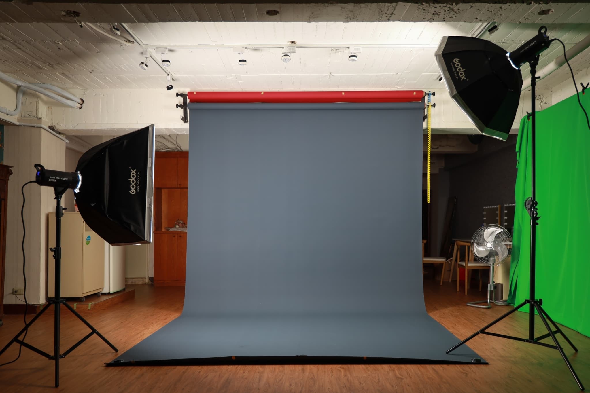 中山 30坪 700/hr 設備全包 多人不加價 一小時也租 捷運出口2分鐘 2