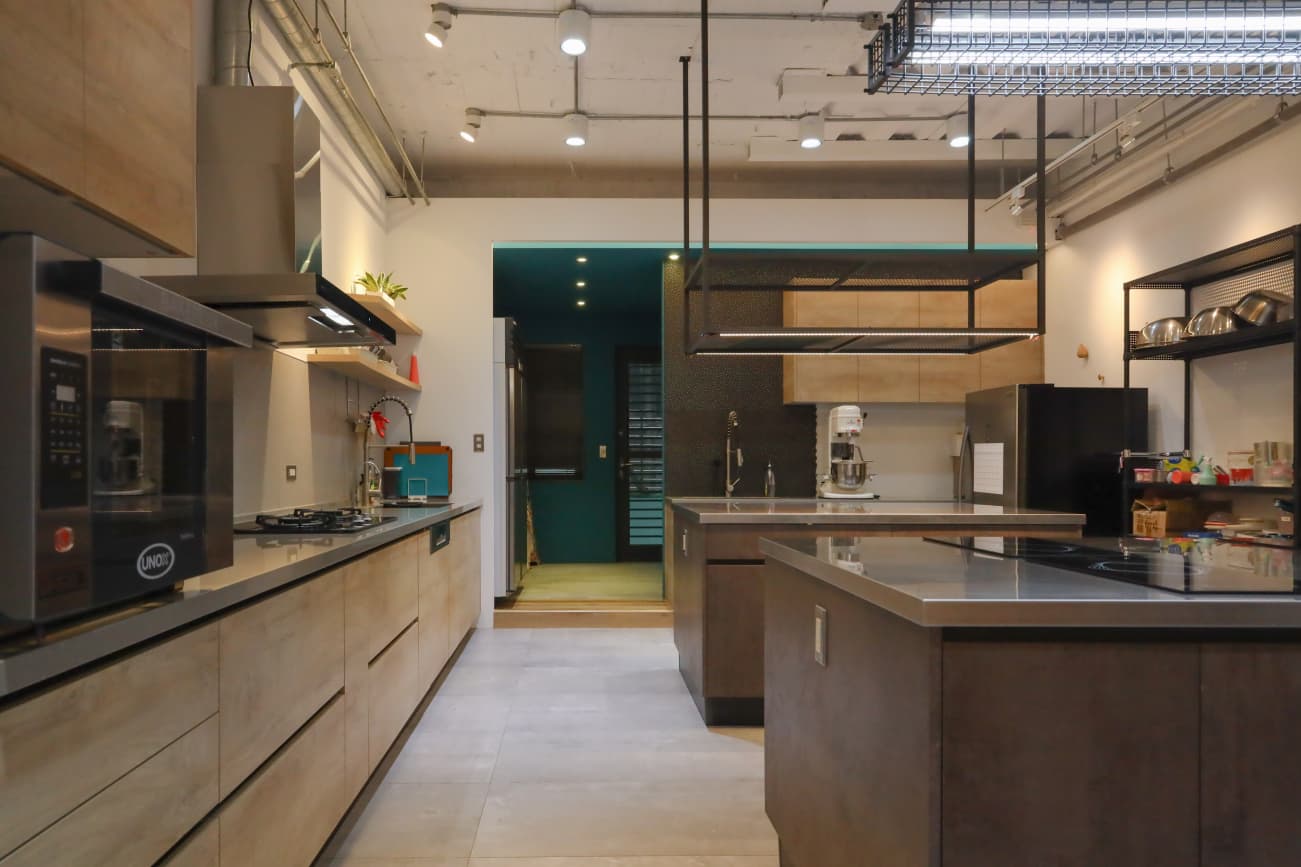 餐桌上 廚房拍攝 30坪 1000/hr 含燈具 捷運3分鐘 1