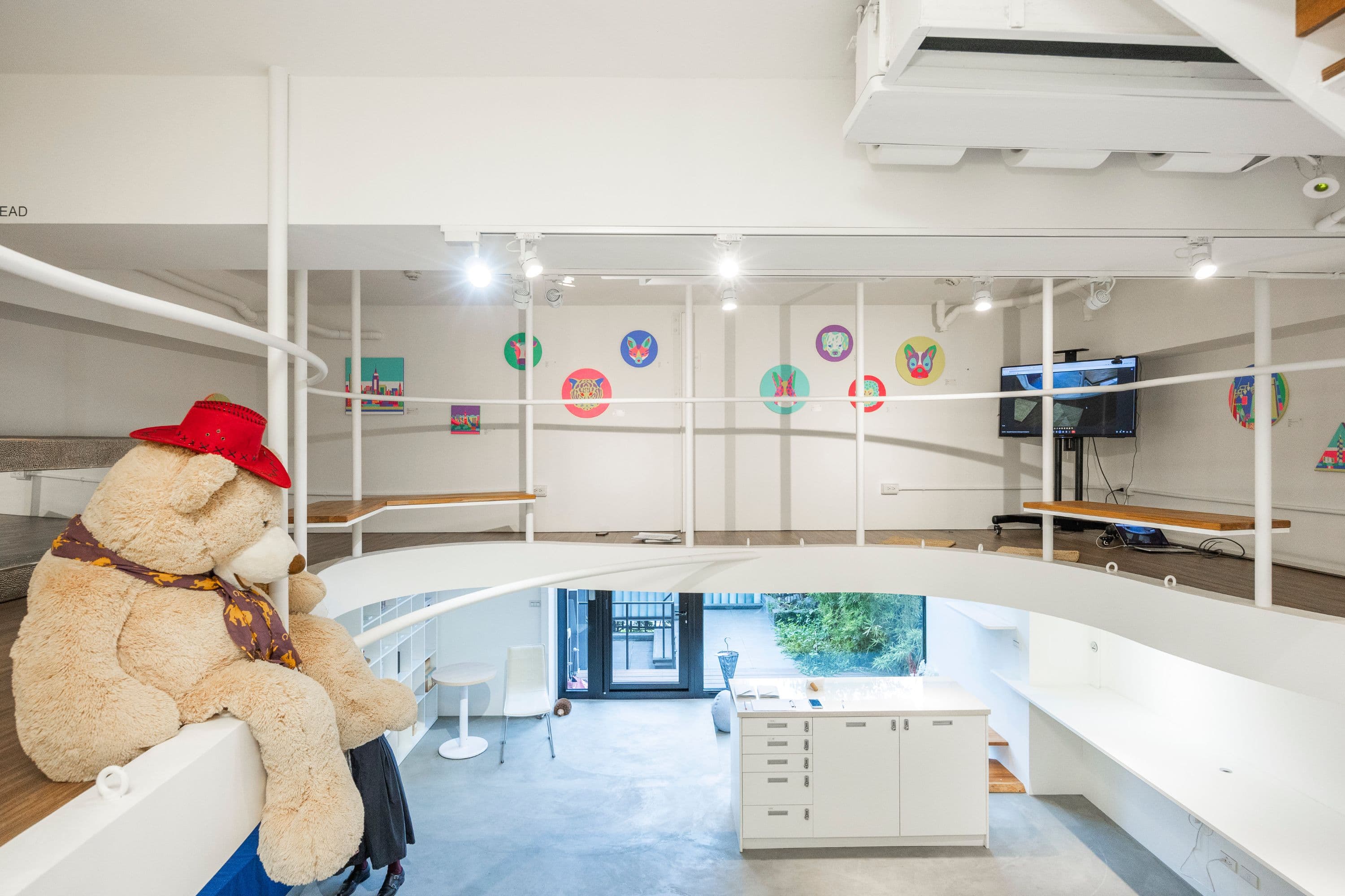 河岸蘭亭｜自然光實景攝影棚 cover