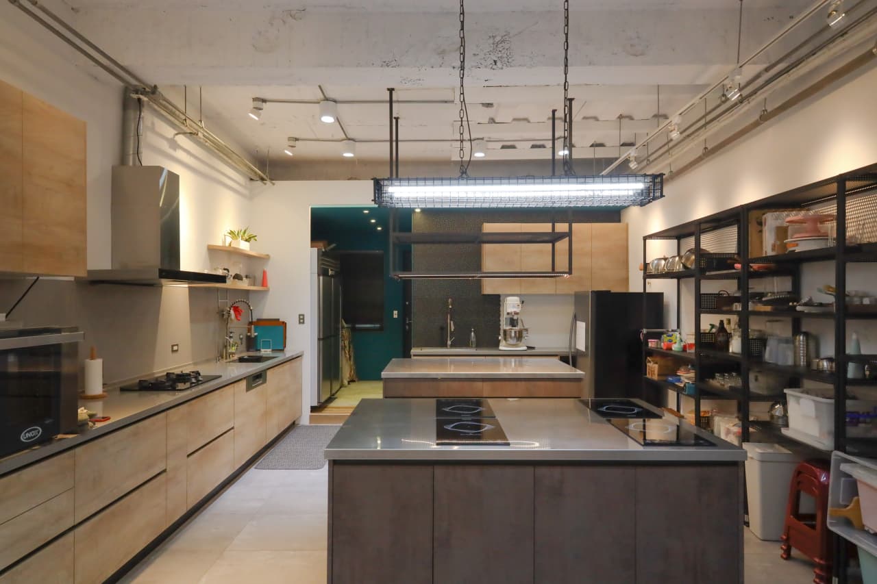 餐桌上 廚房拍攝 30坪 1000/hr 含燈具 捷運3分鐘