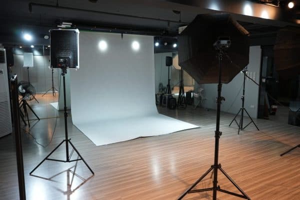 Bubble Cat – 泡泡貓攝影棚 ｜捷運南京三民站10分鐘 ｜台北平價白棚租兩小時送一小時 cover