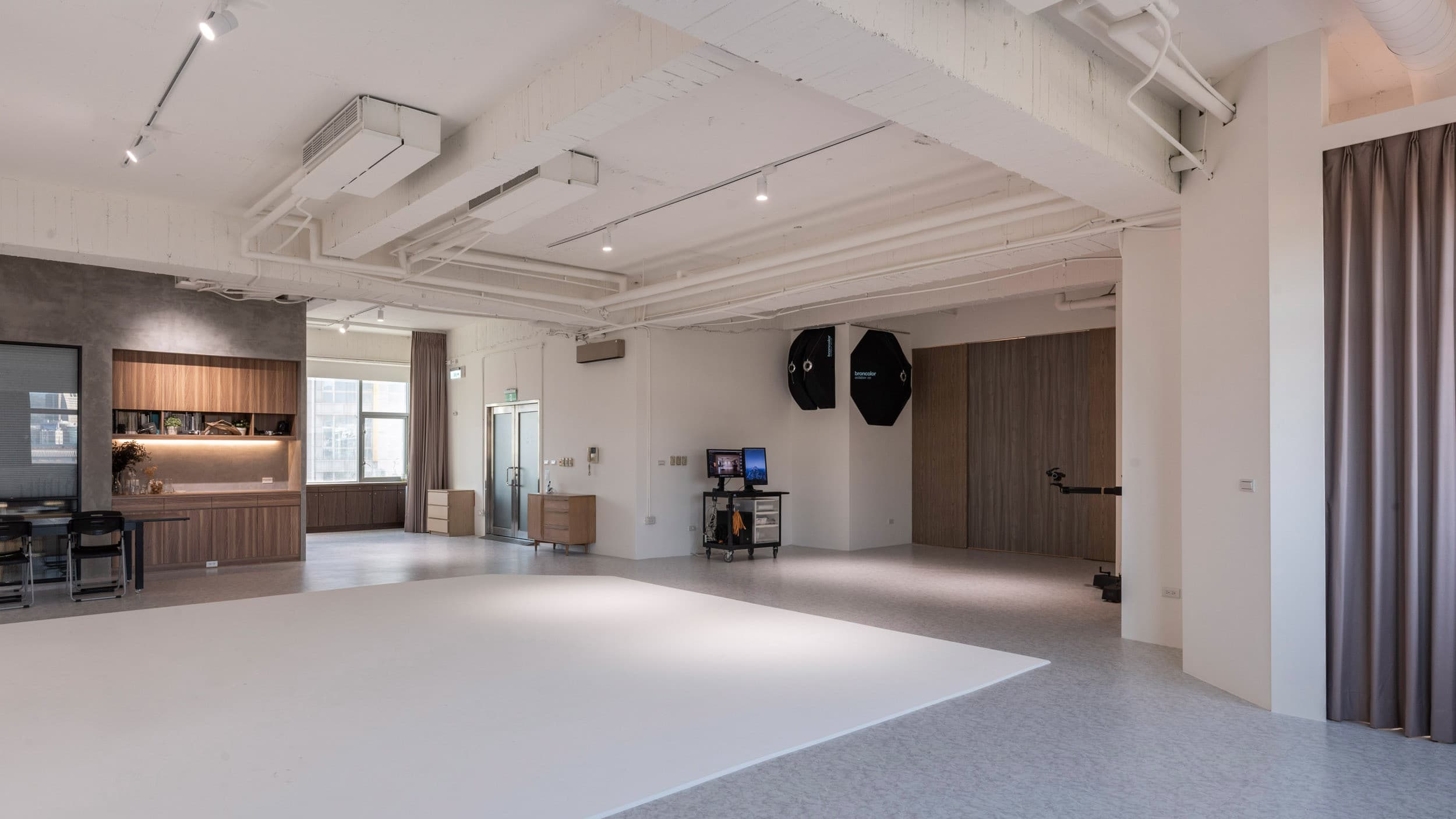 微光視覺-內湖區大型白棚，Broncolor器材出租、Phase One 機背 cover